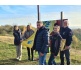 Verena Kartz (Naturpark Nordeifel, 2.v.r.), Frank Reuter (TOURISTIK Gerolsteiner Land, Mitte), Landrätin Julia Gieseking, Landkreis Vulkaneifel (4. v.r.) sowie der Geschäftsführer des Natur- und Geoparks Vulkaneifel Dr. Andreas Schüller (1. v.r.) und Sabi